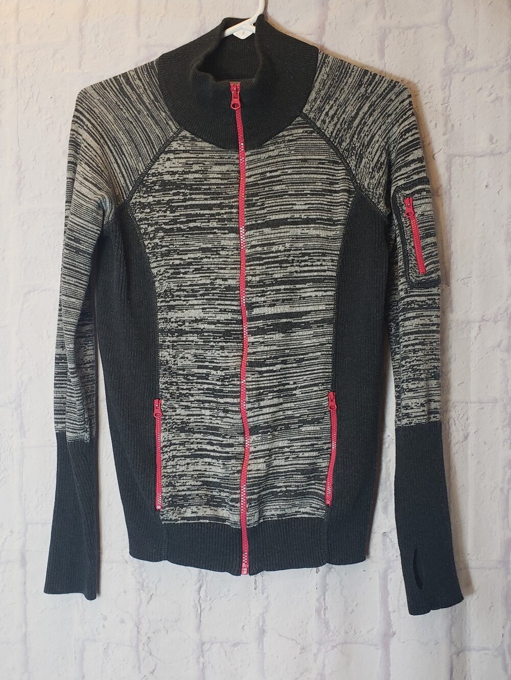 SKYR Zip Front Winter Sport Sweater Large